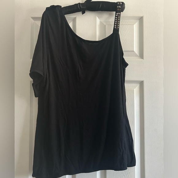 Avenue Luxe Collection Black One-Shoulder Top with Studded Strap size 22/24 - Picture 7 of 8